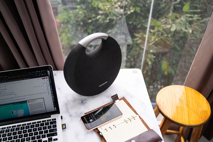 Mua loa Harman Kardon ONYX Studio 5 ch nh h ng N ng